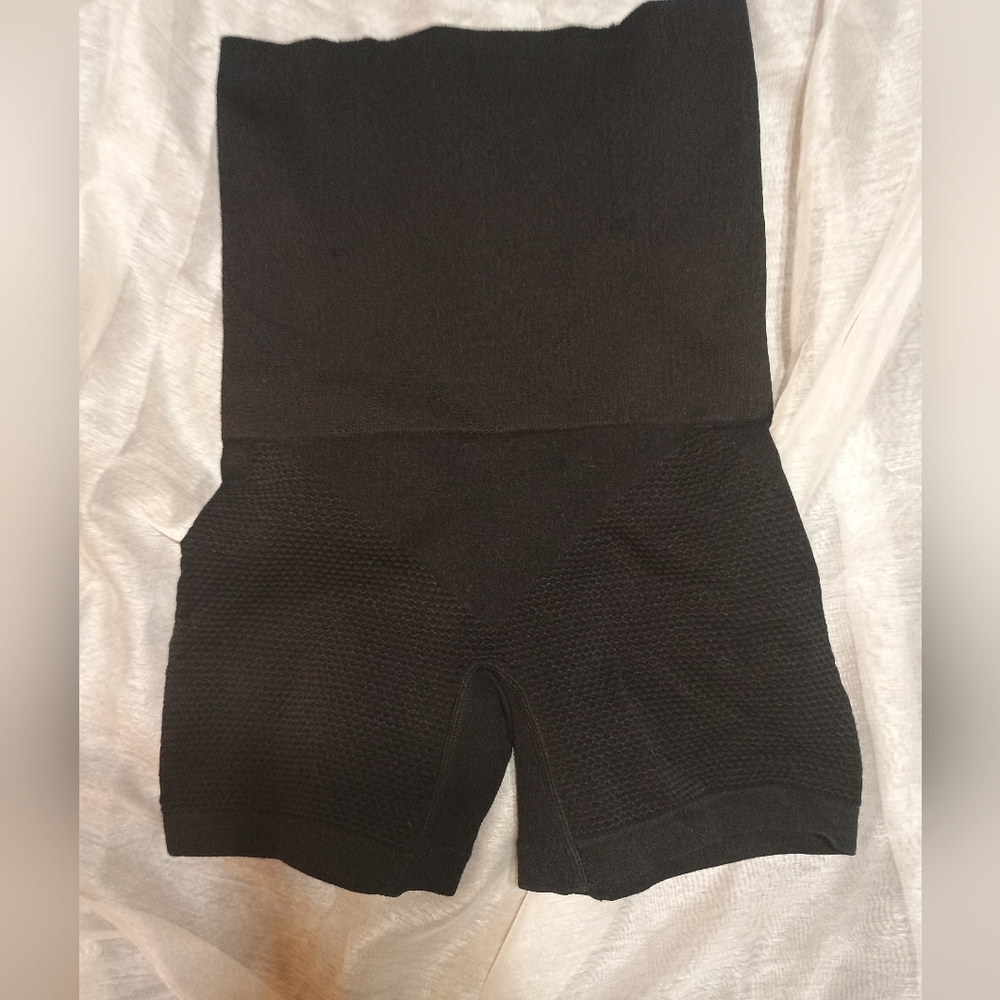 Woman black body shaper